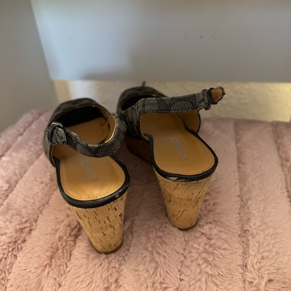 Coach shoes size 8 - Picture 3 of 4